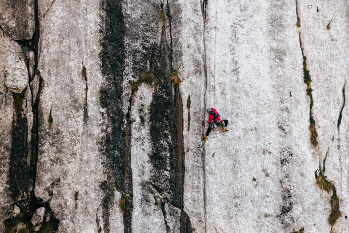 escalador en el monte Anboto de Bizkaia