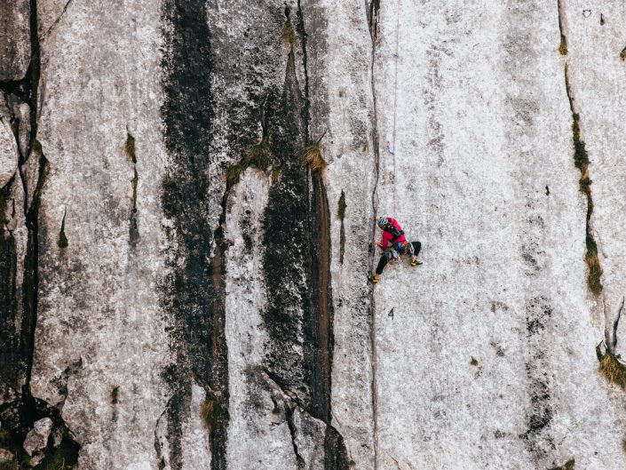 escalador en el monte Anboto de Bizkaia