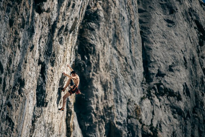 Eneko escalador en Mugarra