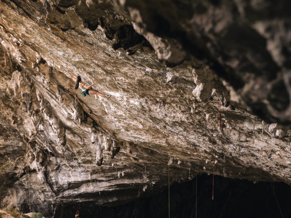 Ainhize Belar escalando Il Domani en Baltzola