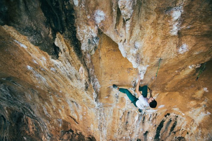 Joanes Esparta escalando en Fragel Mallorca