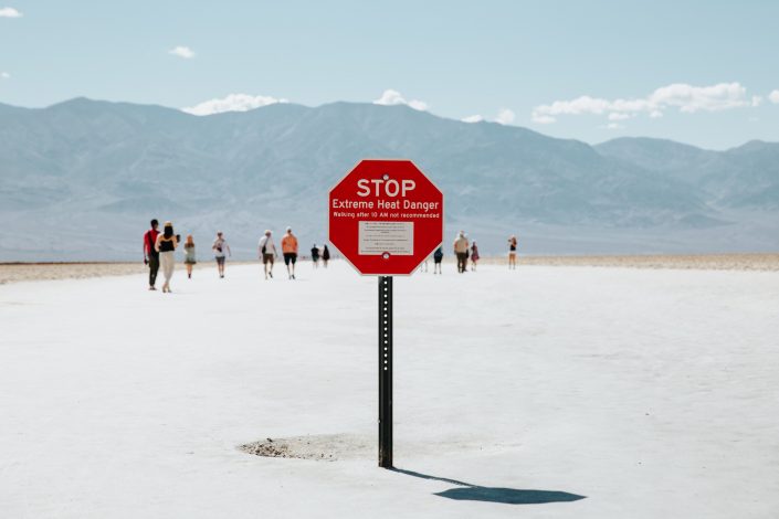 señal de aviso en Death Valley