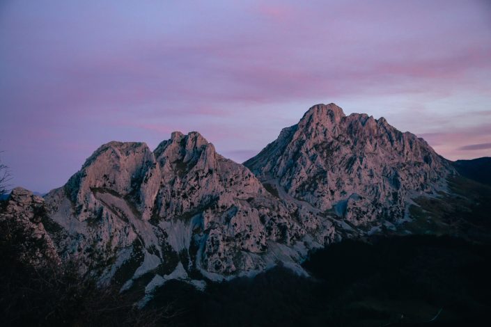 montañas de Urkiola al atardecer