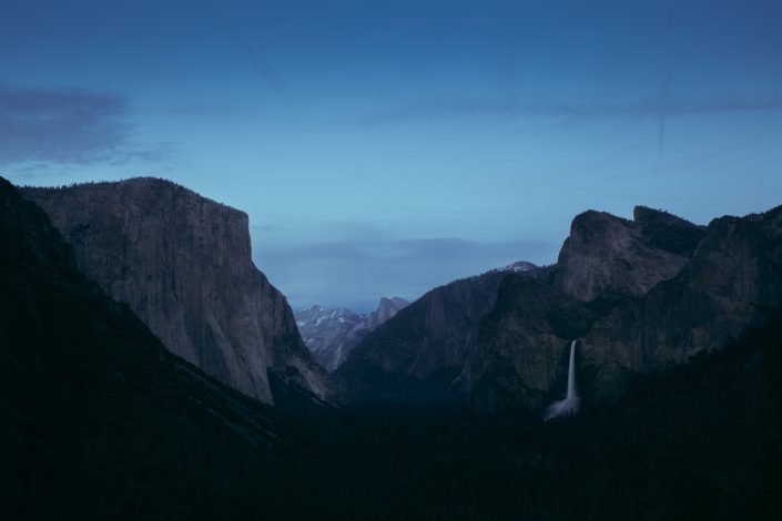 vistas del valle de Yosemite antes de anochecer